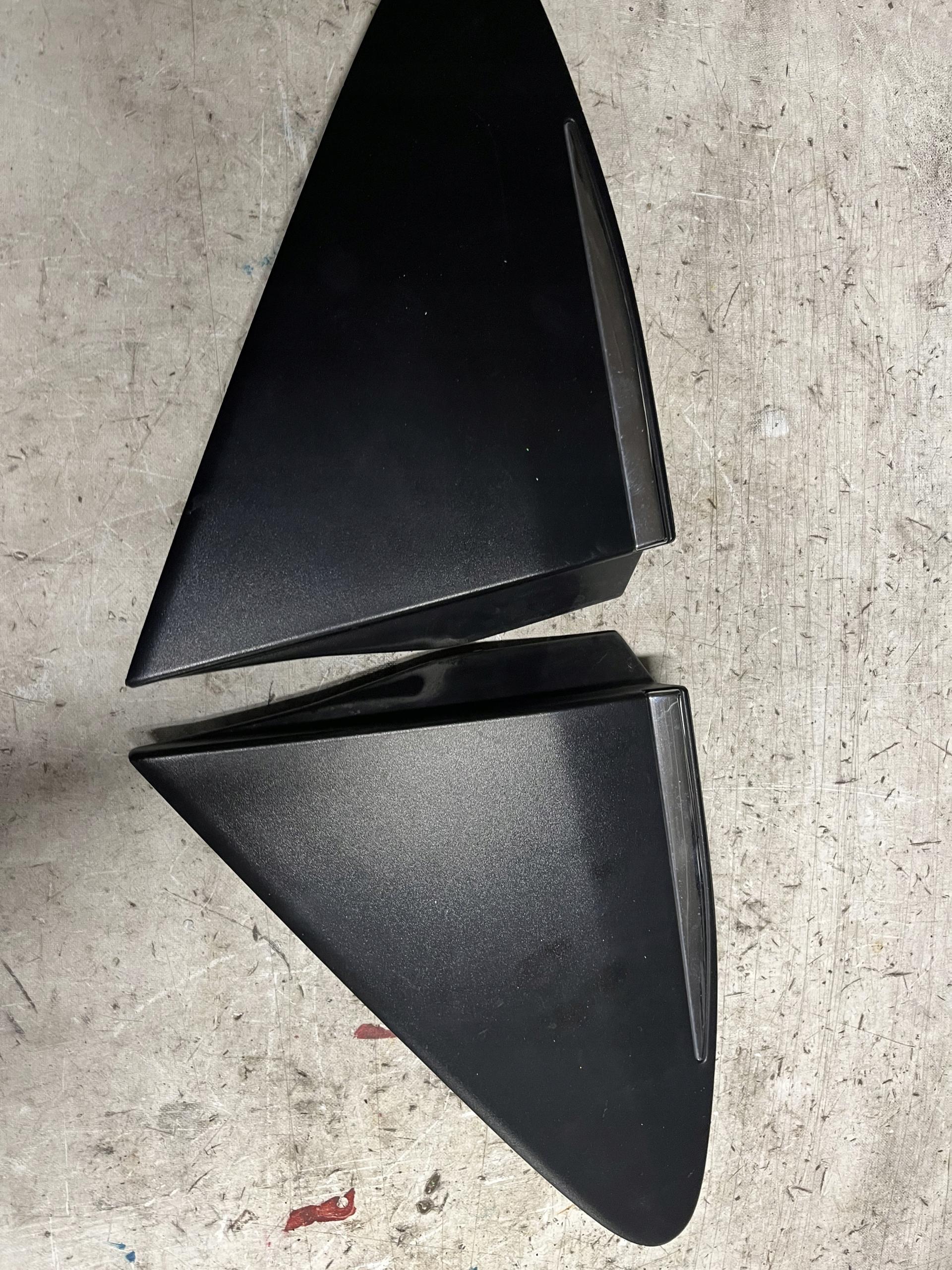 254685 - Трикутник крила правий Yaris III lift