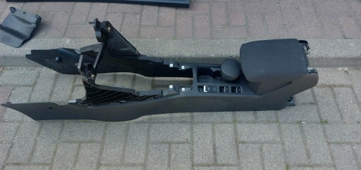 ПІДЛІКОТНИК ЦЕНТРАЛЬНИЙ ТУНЕЛЬ VW T-ROC