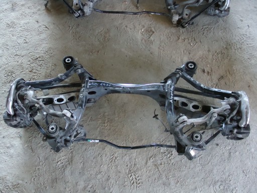 Задній промінь повна вісь audi a4 b9