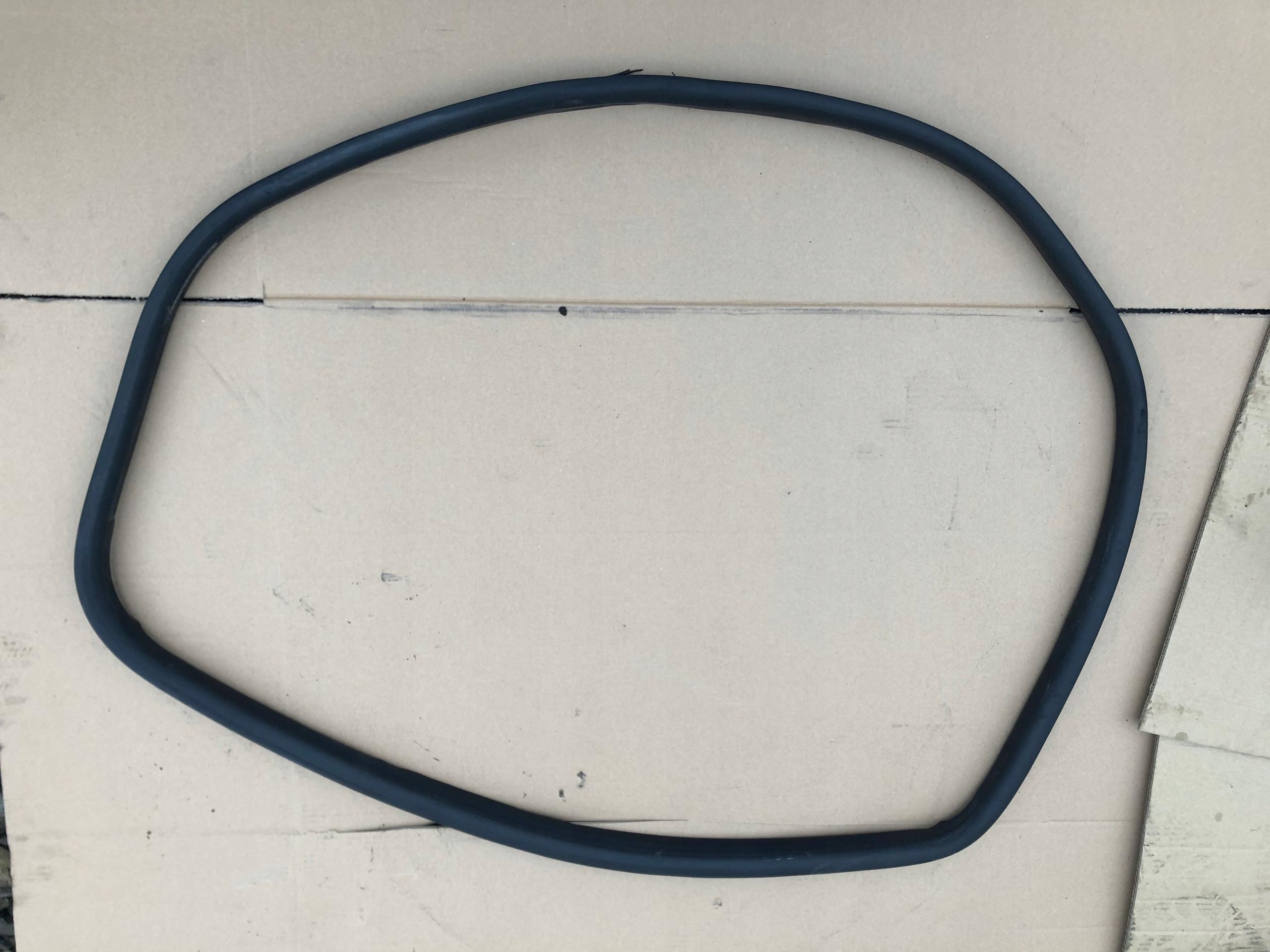 Уплотнение задней крышки багажника VOLVO S40 04-12