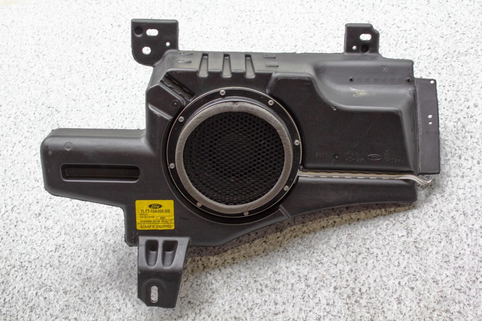 ЗАДНИЙ САБВУФЕР LINCOLN NAVIGATOR III 2006-2017