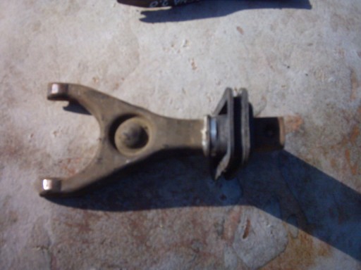 Terrano Maverick 2.7 3.0 Важіль зчеплення