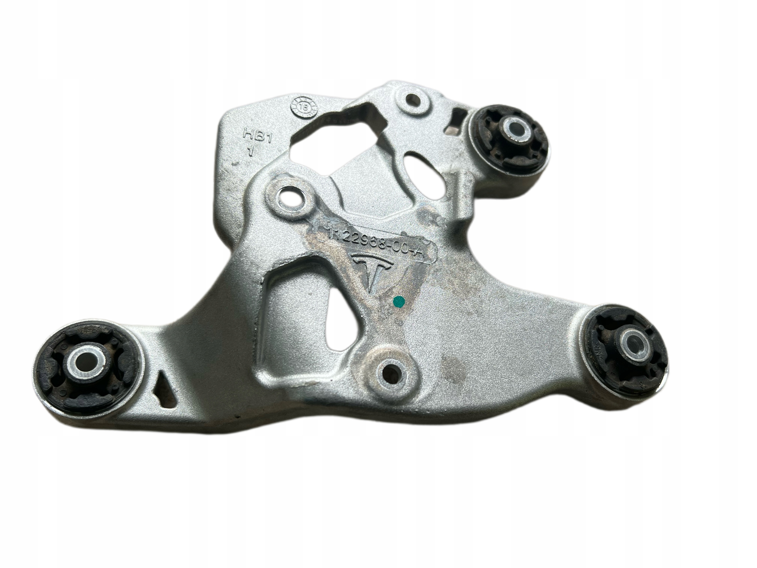 1122968-98-A - Tesla 3 крепление компрессора Klima 1122968-00-A