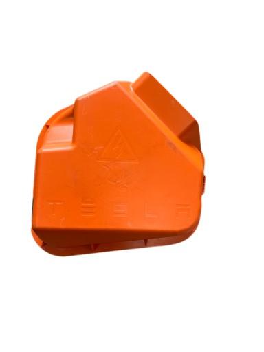 Кришка порту зарядки tesla 3 1095565-00-c