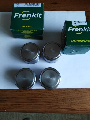 113430270 - Поршни тормозного суппорта передняя Шкода 105 с уплотнителями