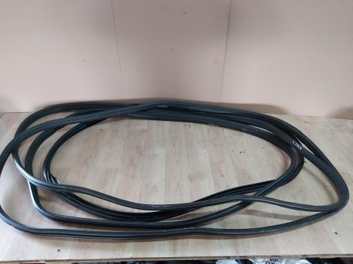 Toyota AYGO x CROSS уплотнитель передней правой двери