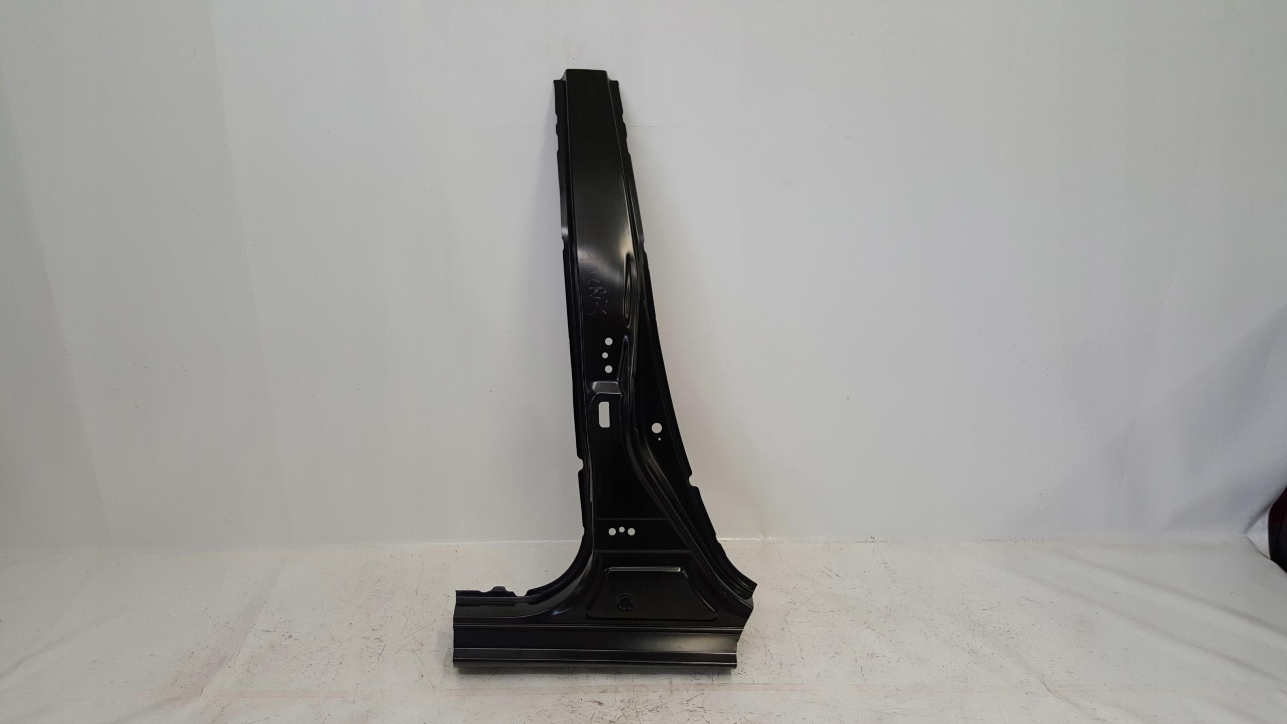 61311-02251 - Toyota Auris 2 II порог правая стойка 12-18r