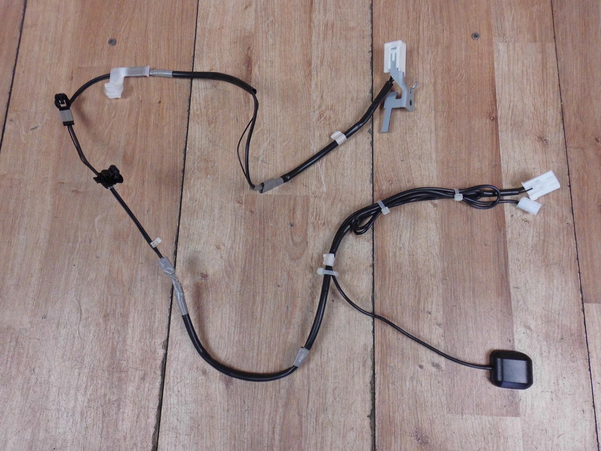 Toyota Auris II GPS антена установка GPA-CG6F1