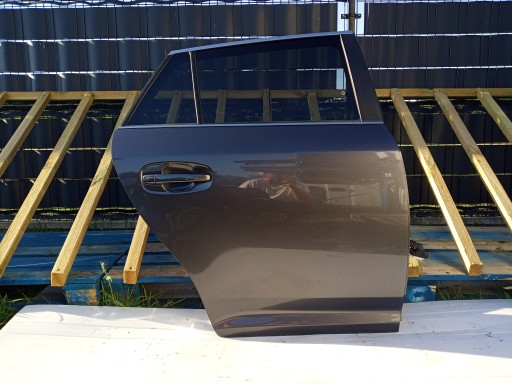 Toyota avensis t27 t29 задні двері права фургон на задній частині станції