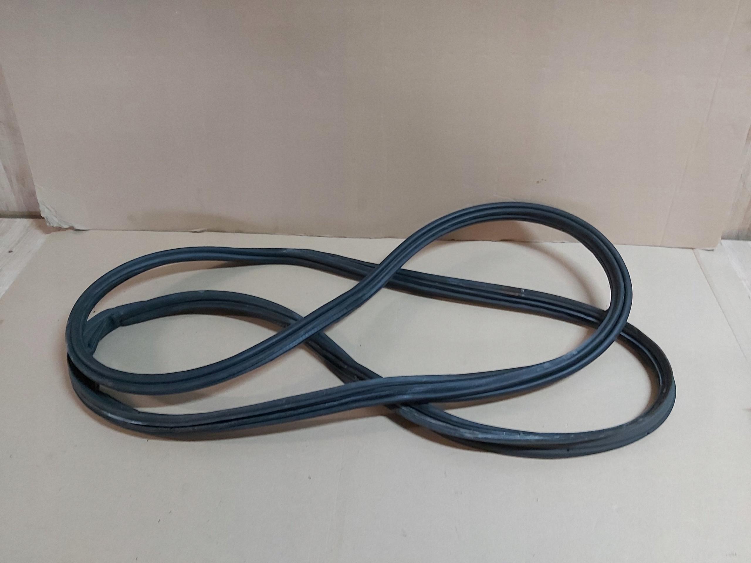 Toyota Prius III прокладка кришки багажника