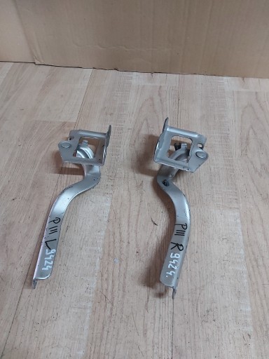 9424 - Toyota Prius III петлі капота лівий правий комплект