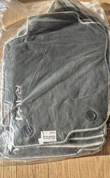 Велюрові килимки Toyota RAV4 Hybrid КОМПЛЕКТ Оригінал