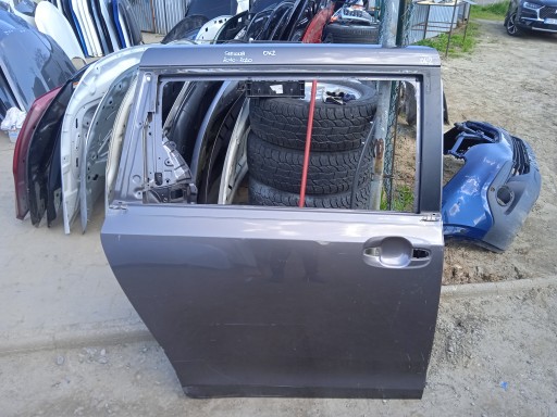 Toyota sienna праві задні двері