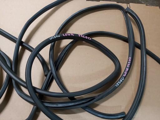 Toyota Urban Cruiser прокладка дверей ліва передня