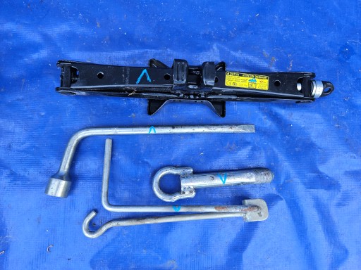 Домкрат Toyota VERSO 09-18