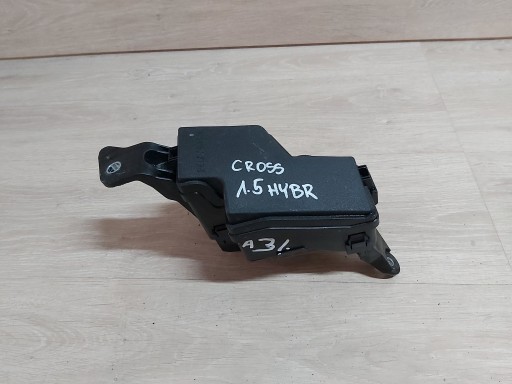 Toyota Yaris Cross 1.5 гибрид, корпус блока предохранителей, коробка
