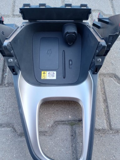 Бездротовий індуктивний зарядний пристрій Toyota Yaris Cross 861C0-0D010