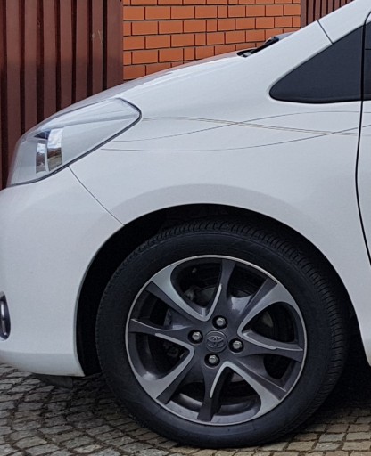 Наклейка Toyota Yaris III Trend от Simple