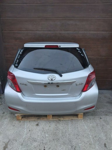 YARIS III PAS TYLNY DUPA 148 - Задняя часть пола Toyota Yaris III