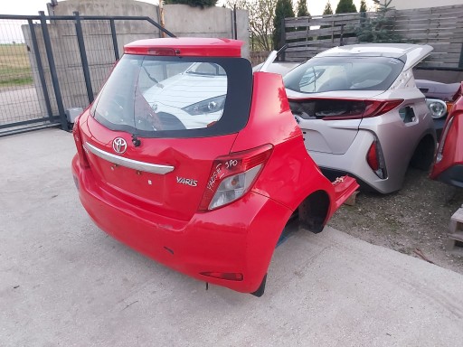 YARIS III PAS TYLNY DUPA - Toyota Yaris III задня чверть зад