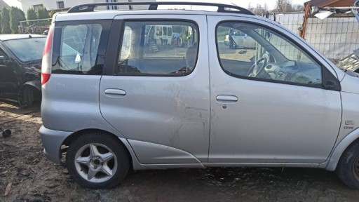 Toyota Yaris Verso I дверь задняя правая 199