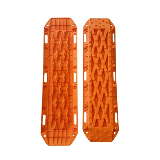 Сходни из песка и грязи ярко-оранжевого цвета.