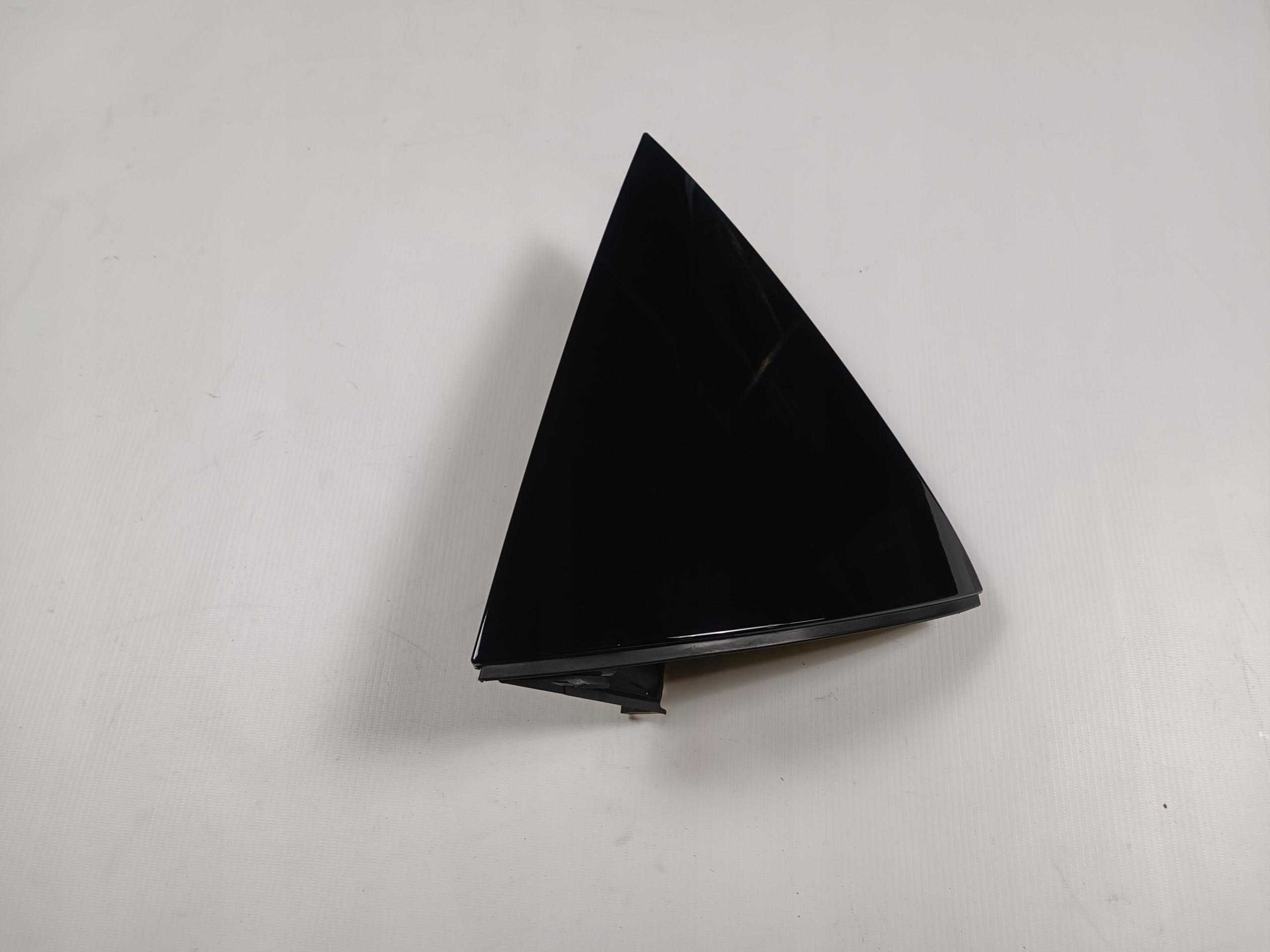 68227308AC - Крило трикутник правий задній Chrysler Pacifica 2016