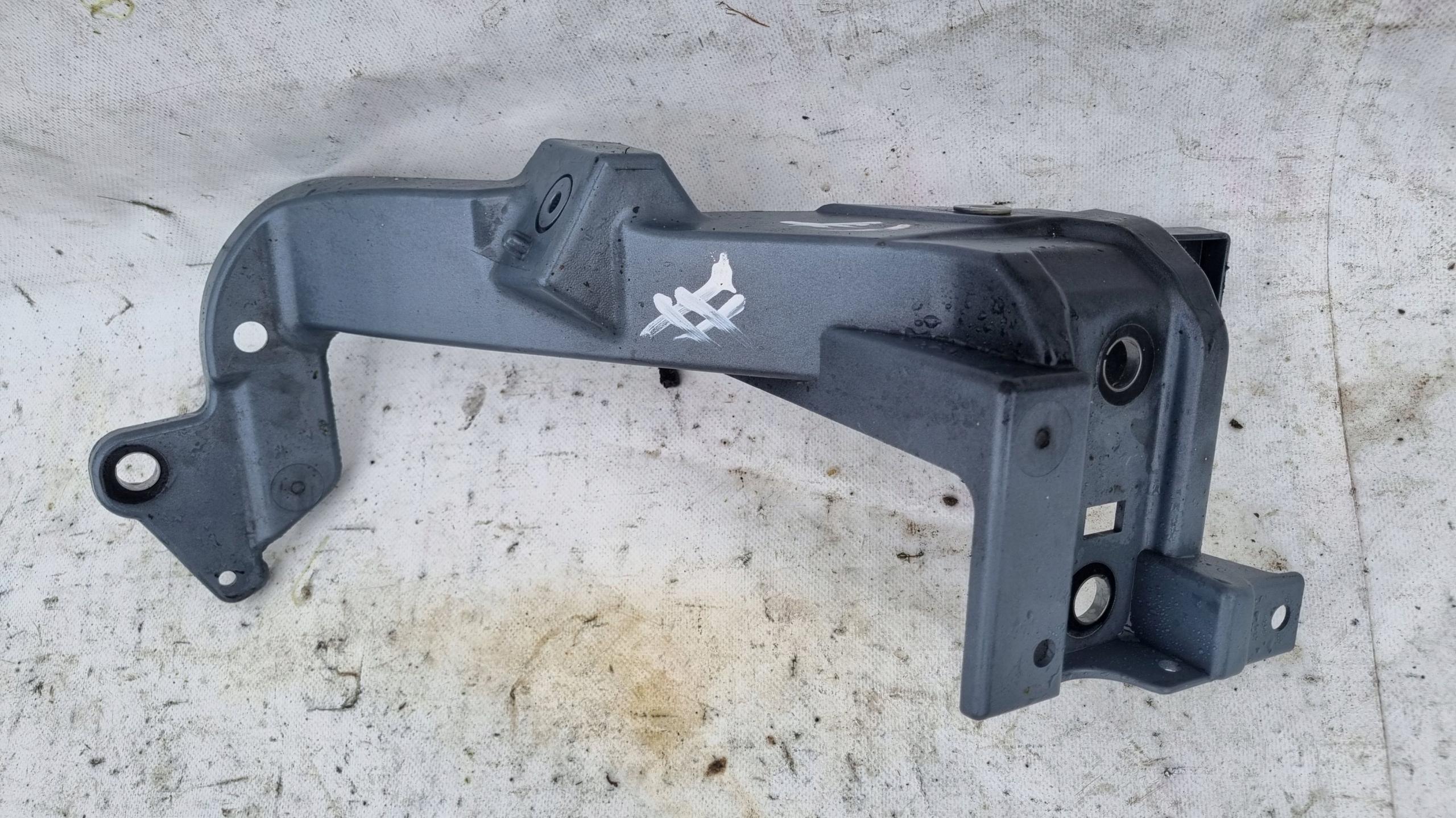 31688245 - КРОНШТЕЙН КРЫЛА POLESTAR 2 20 - > ПРАВЫЙ ПЕРЕДНИЙ ORG