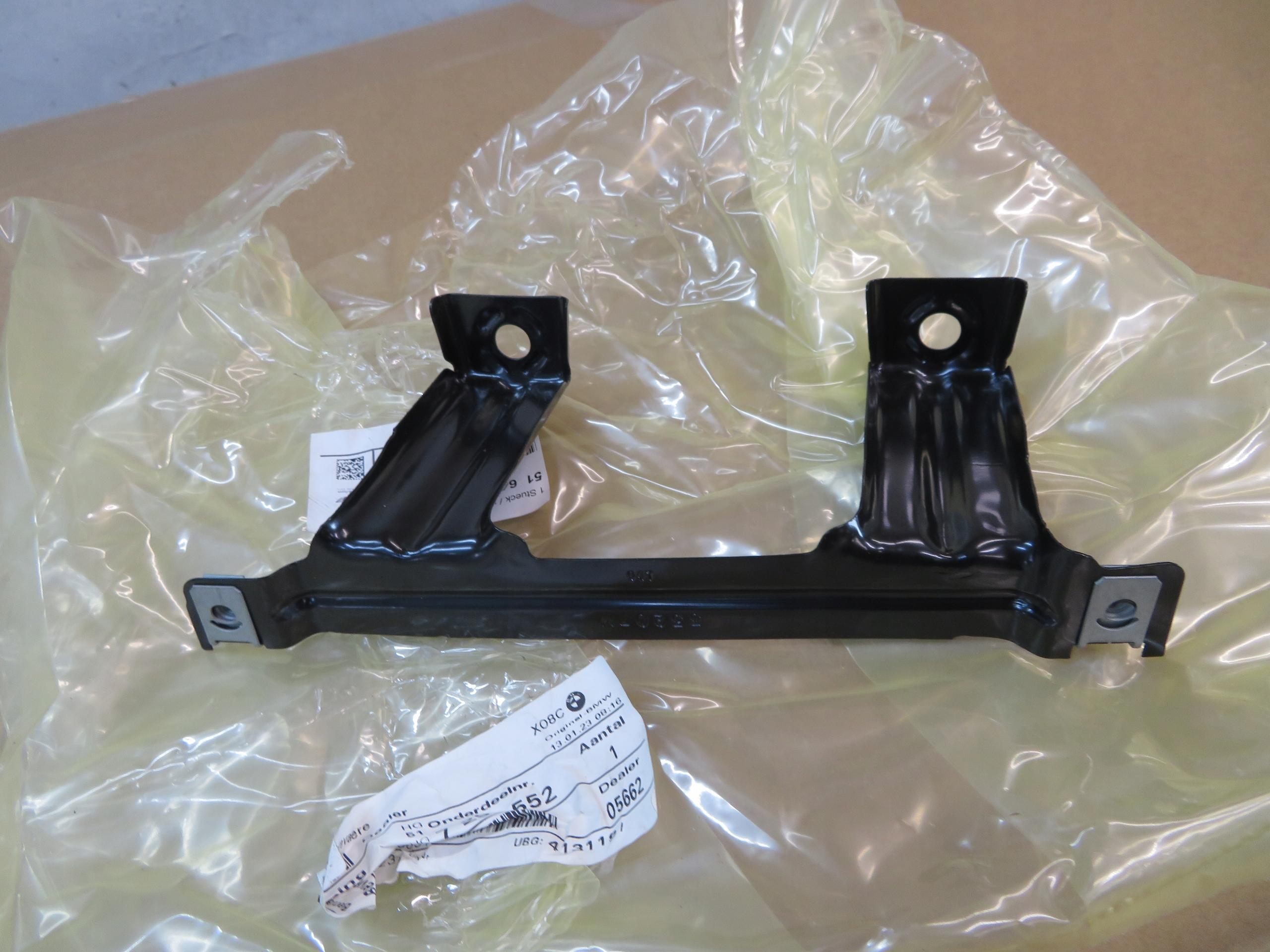 51647294551 - Кронштейн крыла передний левый BMW X5 F15 X6 F16