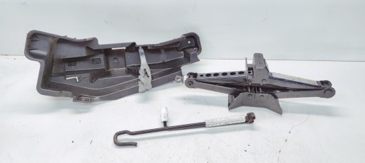 РУЧКА РІВНЯ ПІДНІМНА AUDI Q3 8U 8U0011215 7N0011221 5N0011031B