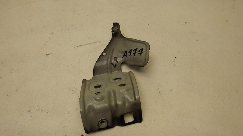 Кронштейн кріплення крила лівий передній MERCEDES W177