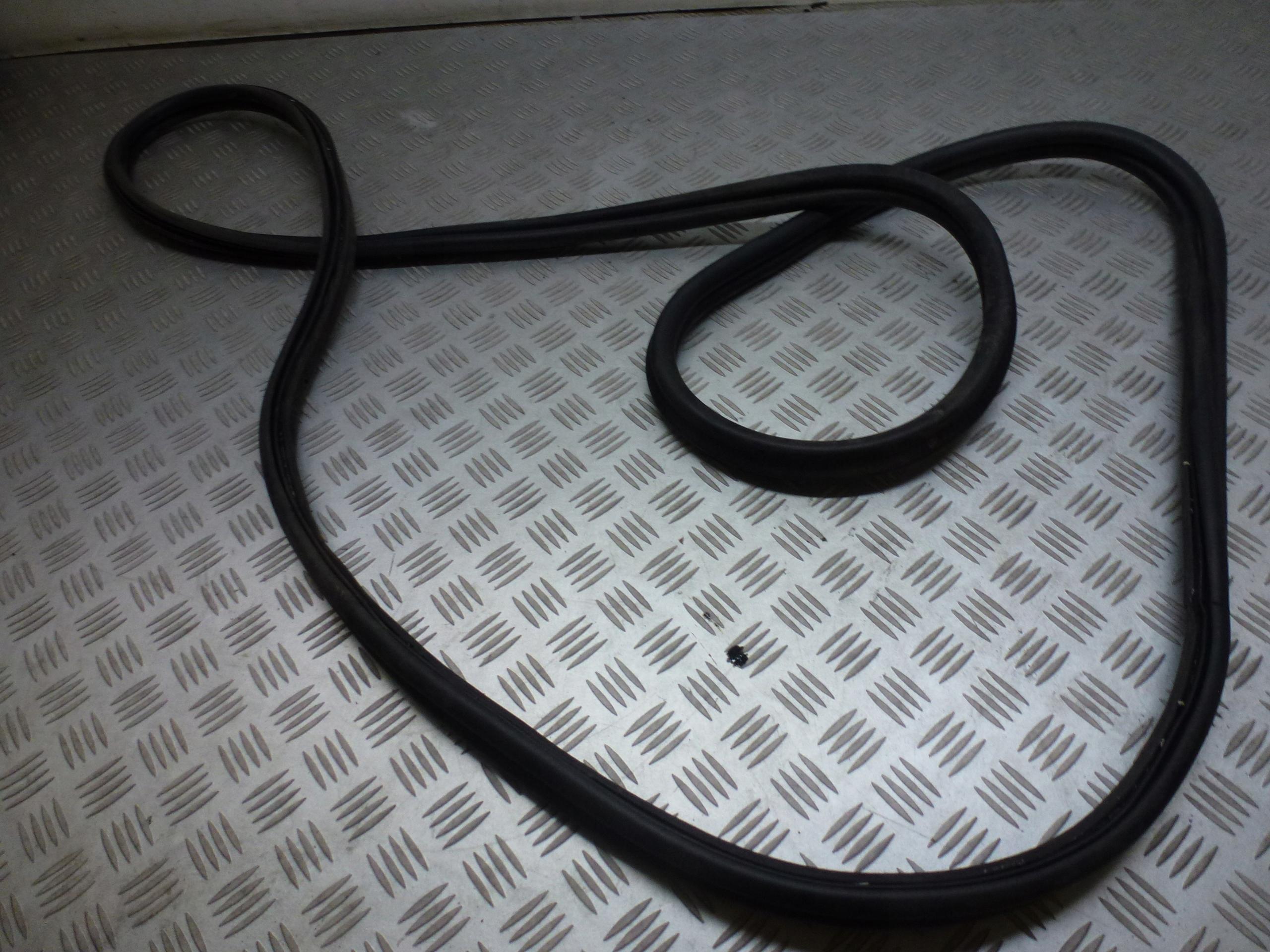 9 812 - Прокладка багажника Mini PACEMAN R61 9812017