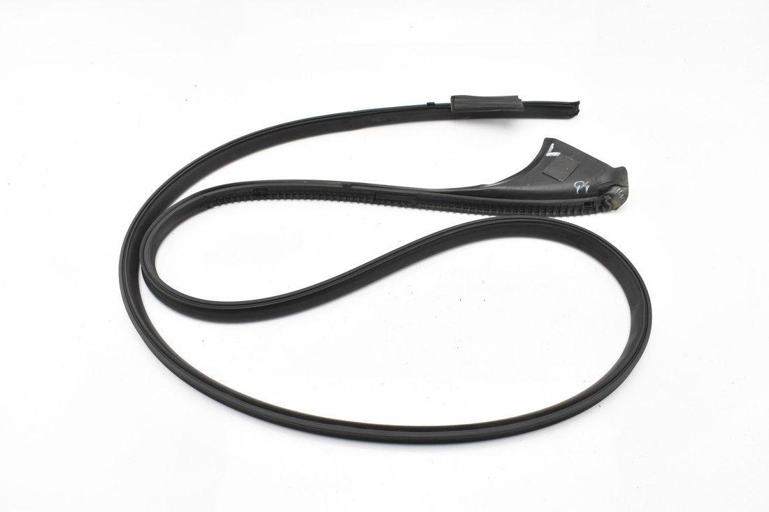 Уплотнение крыши левое A1186730500 MERCEDES W118