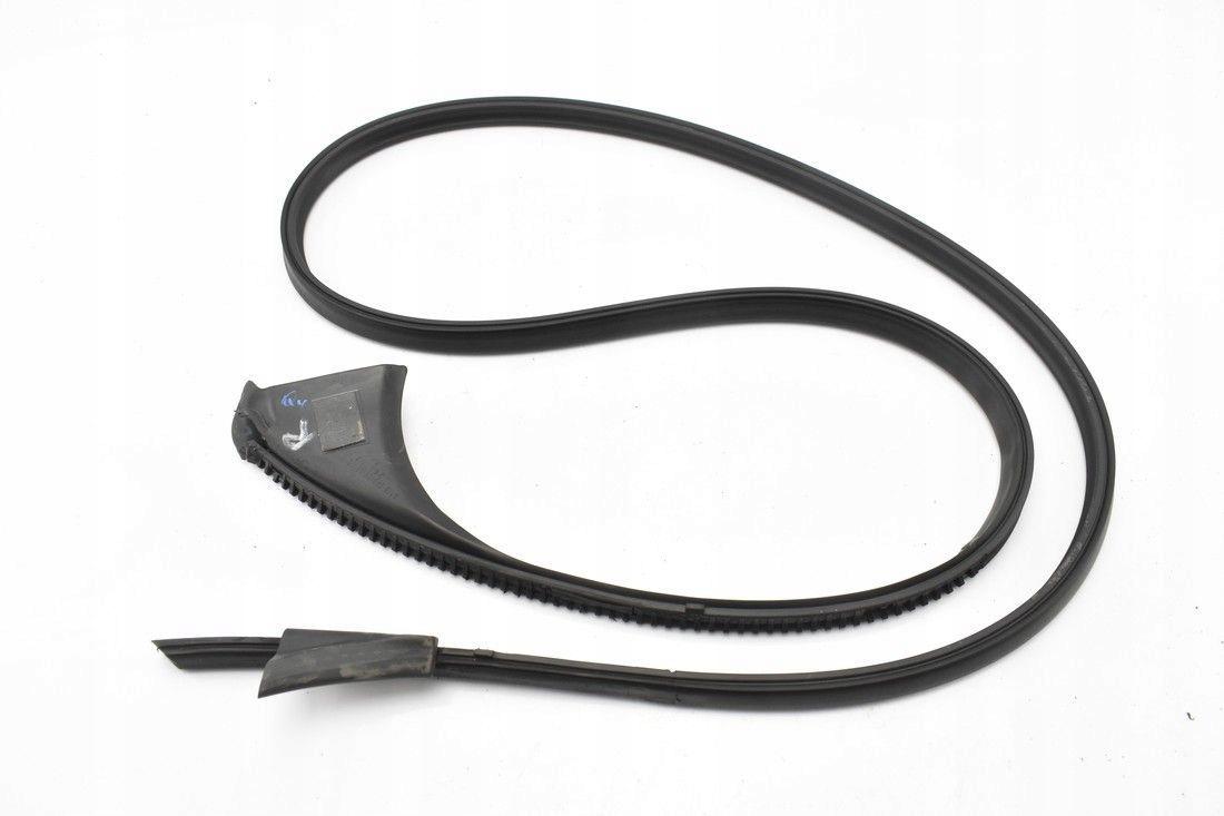 Уплотнитель крыши правый A1186730600 MERCEDES W118