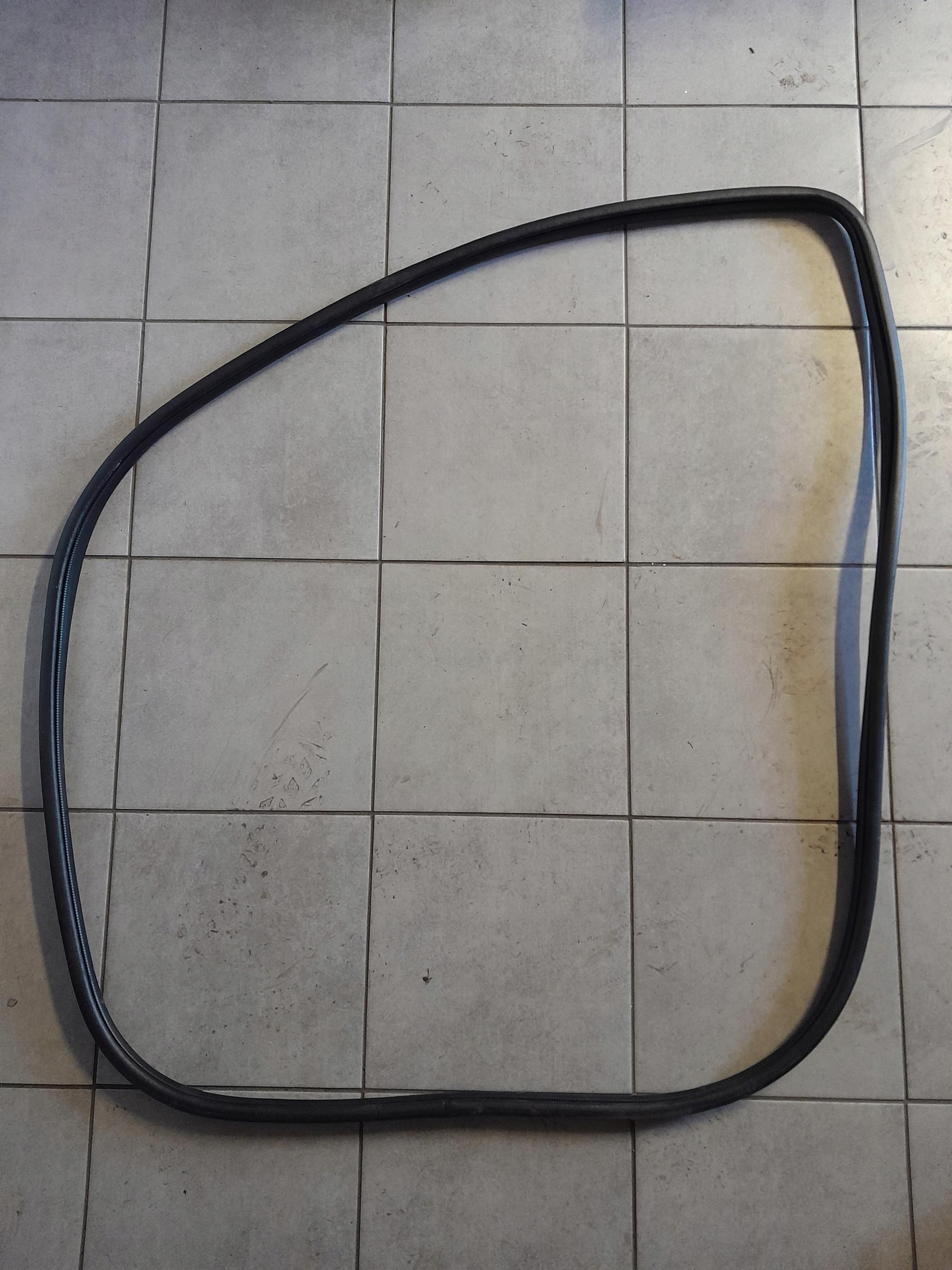 ПРОКЛАДКА ДВЕРЕЙ КУЗОВА ЛІВА ПЕРЕДНЯ HYUNDAI IX35