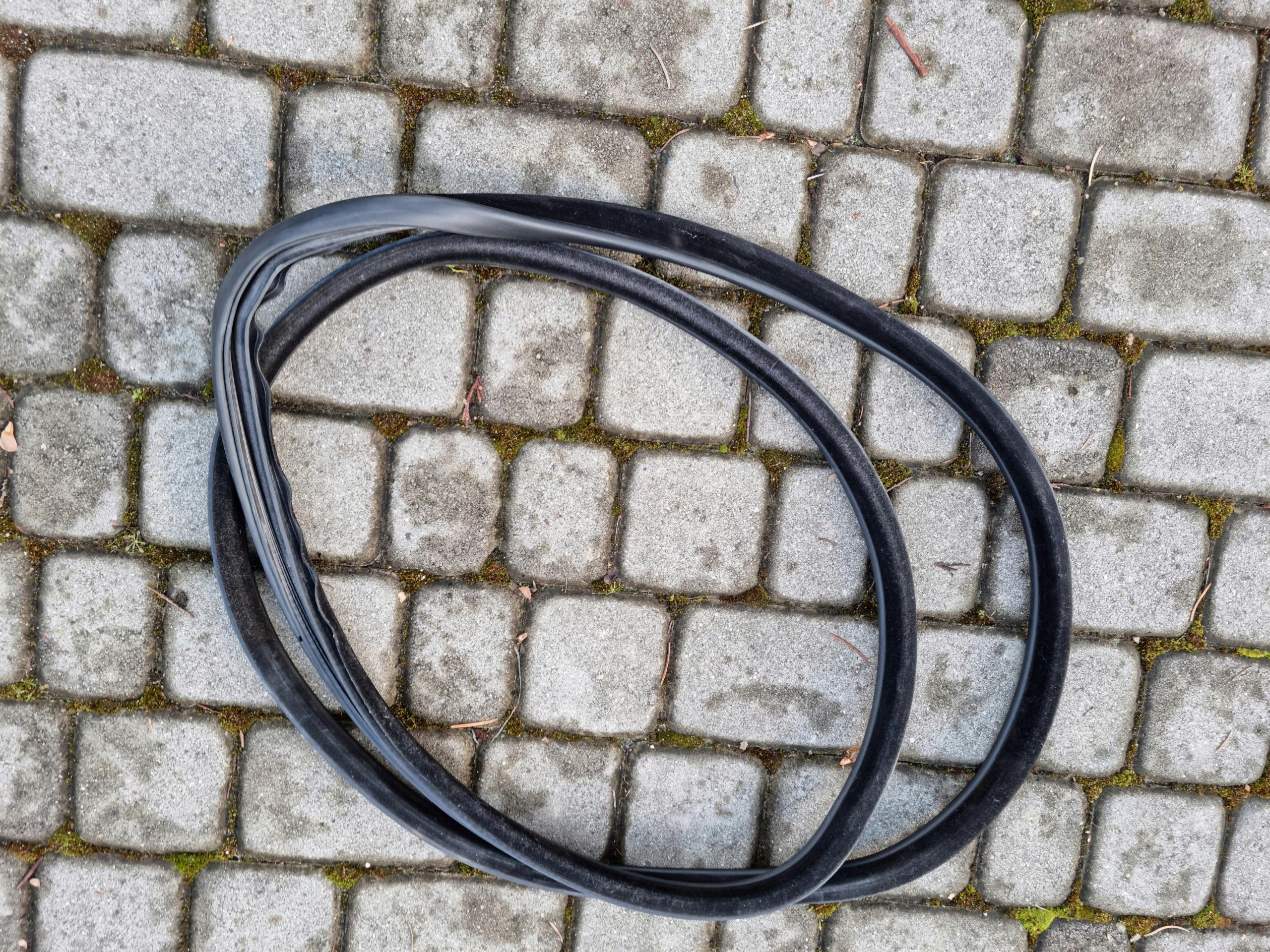 Ущільнювач дверей кузова лівий пд BMW F10 F11