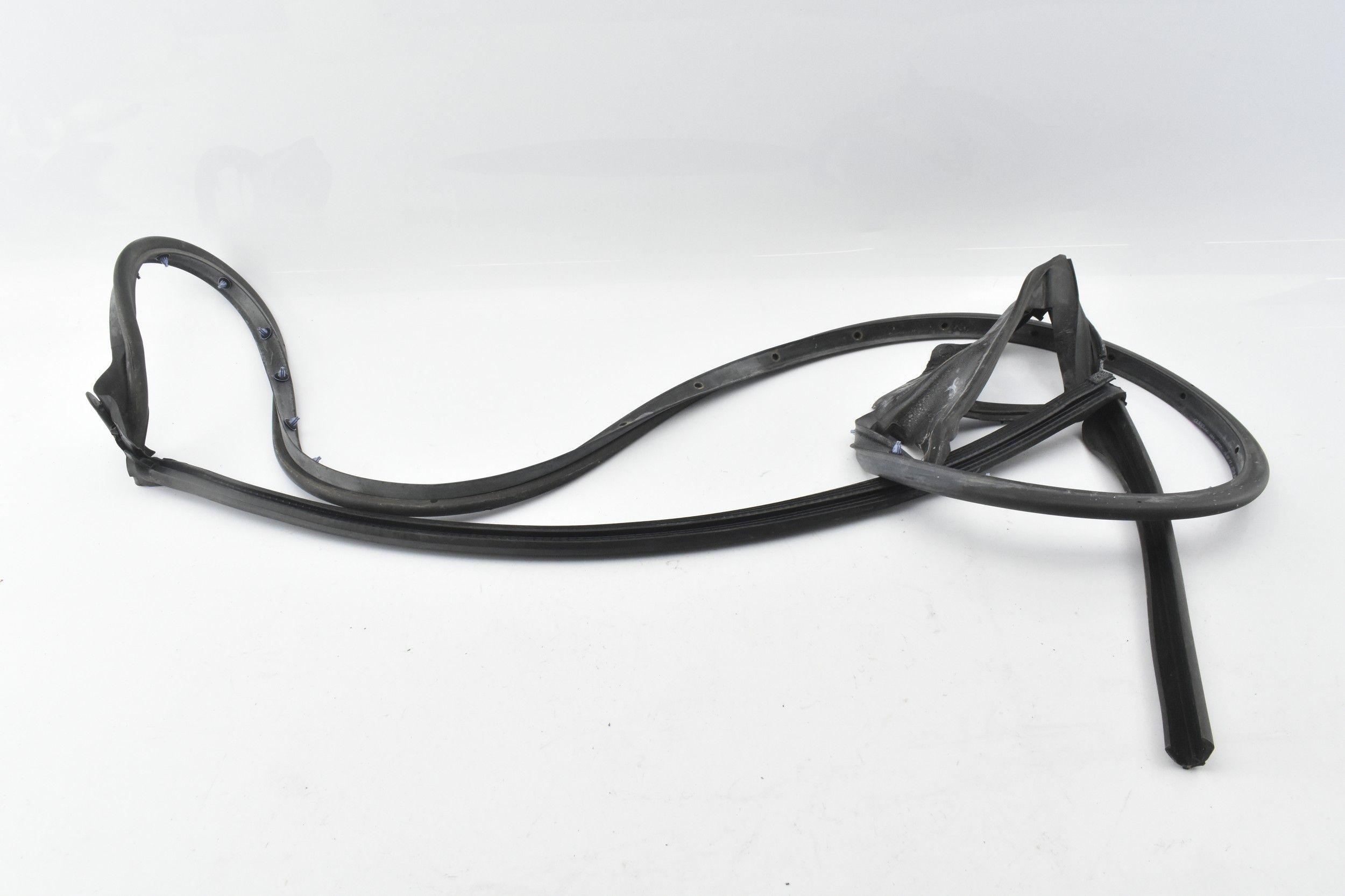 8F0837911A 8F0837911B - Уплотнение двери левое 8F0837911D A5 8T Convertible 8F