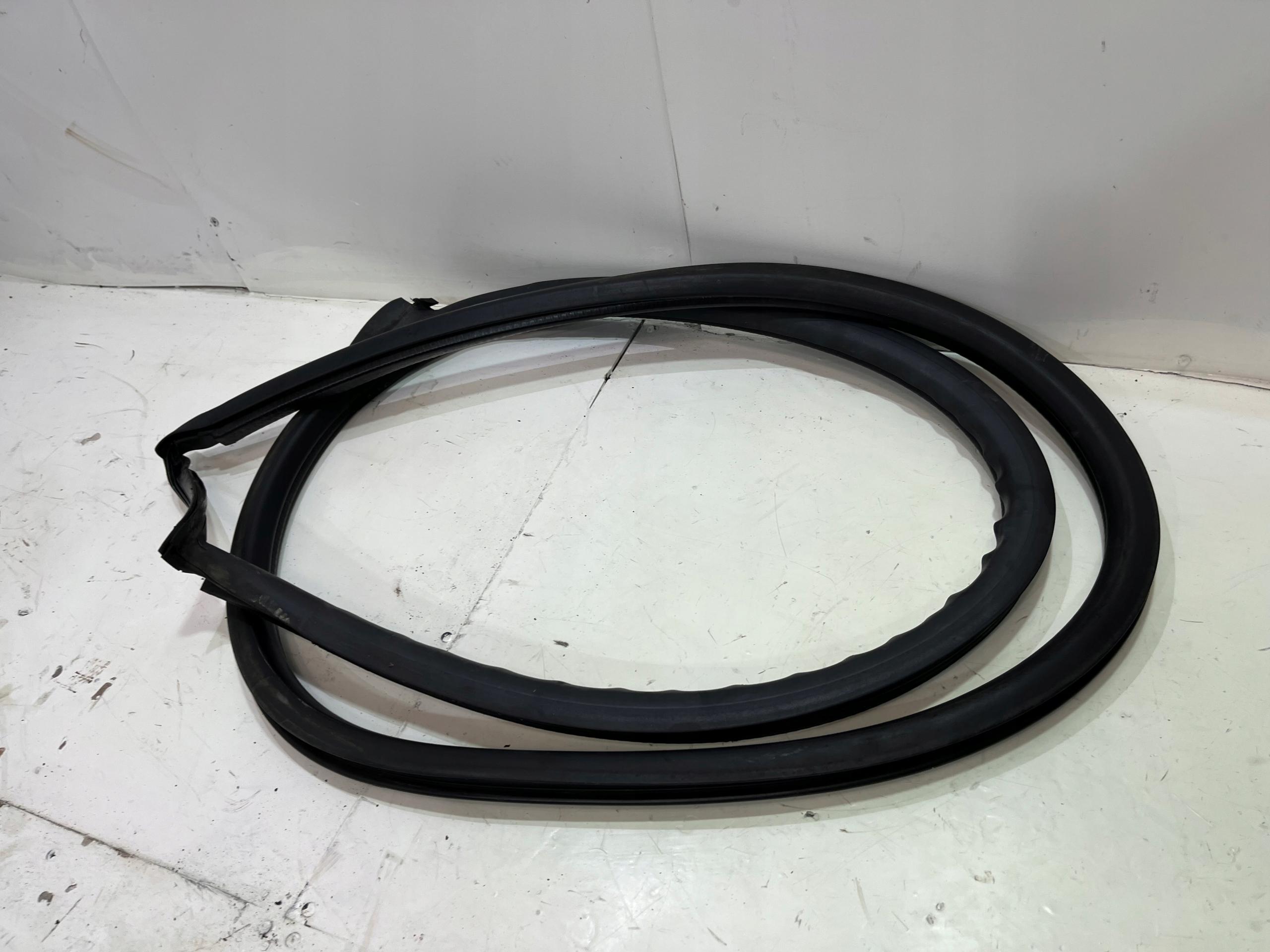 68475634065314,551 - УПЛОТНЕНИЕ ДВЕРИ ЛЕВОЕ AUDI TT 8J COUPE 8J8831707C