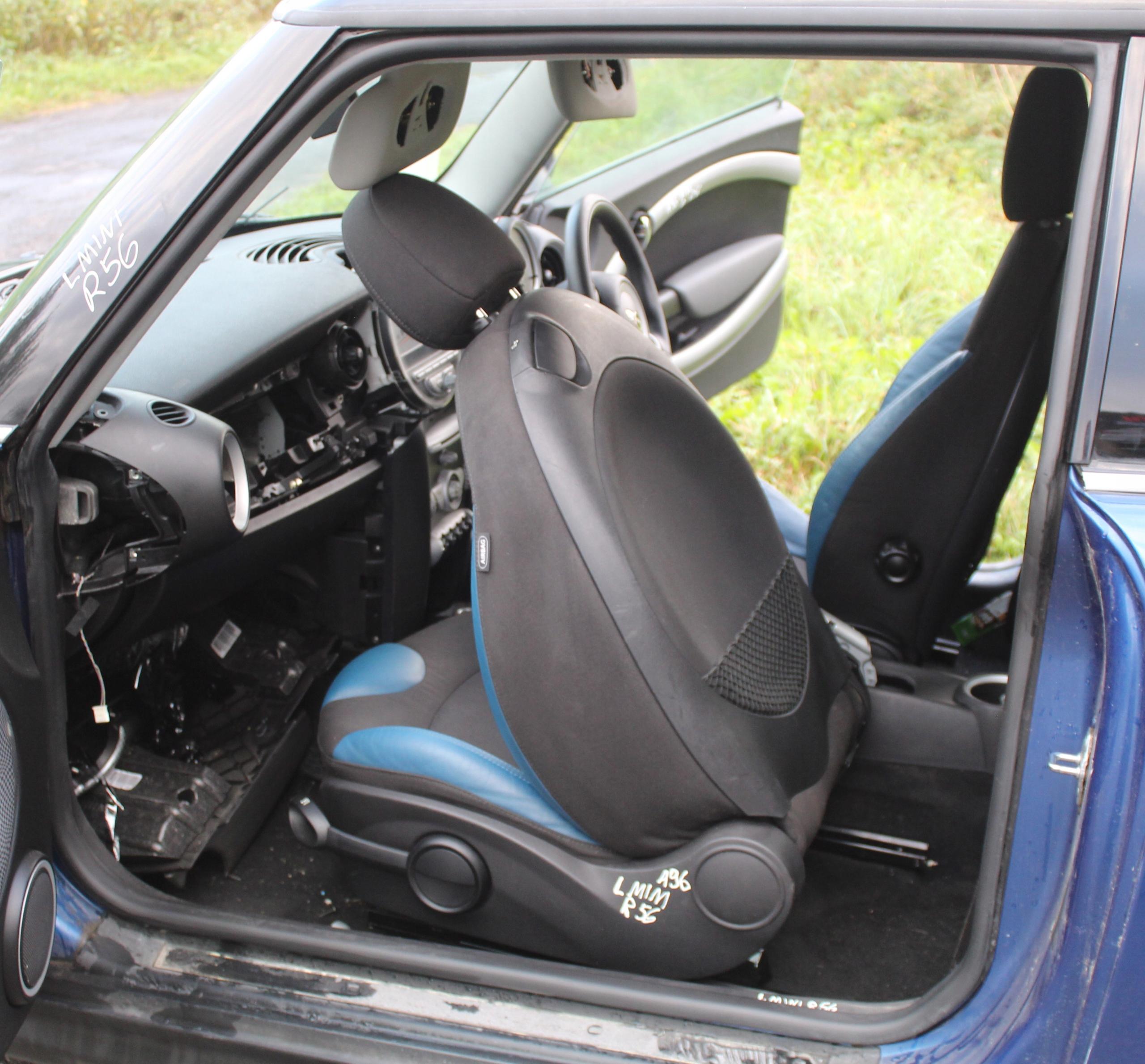 Уплотнение двери левое MINI R56