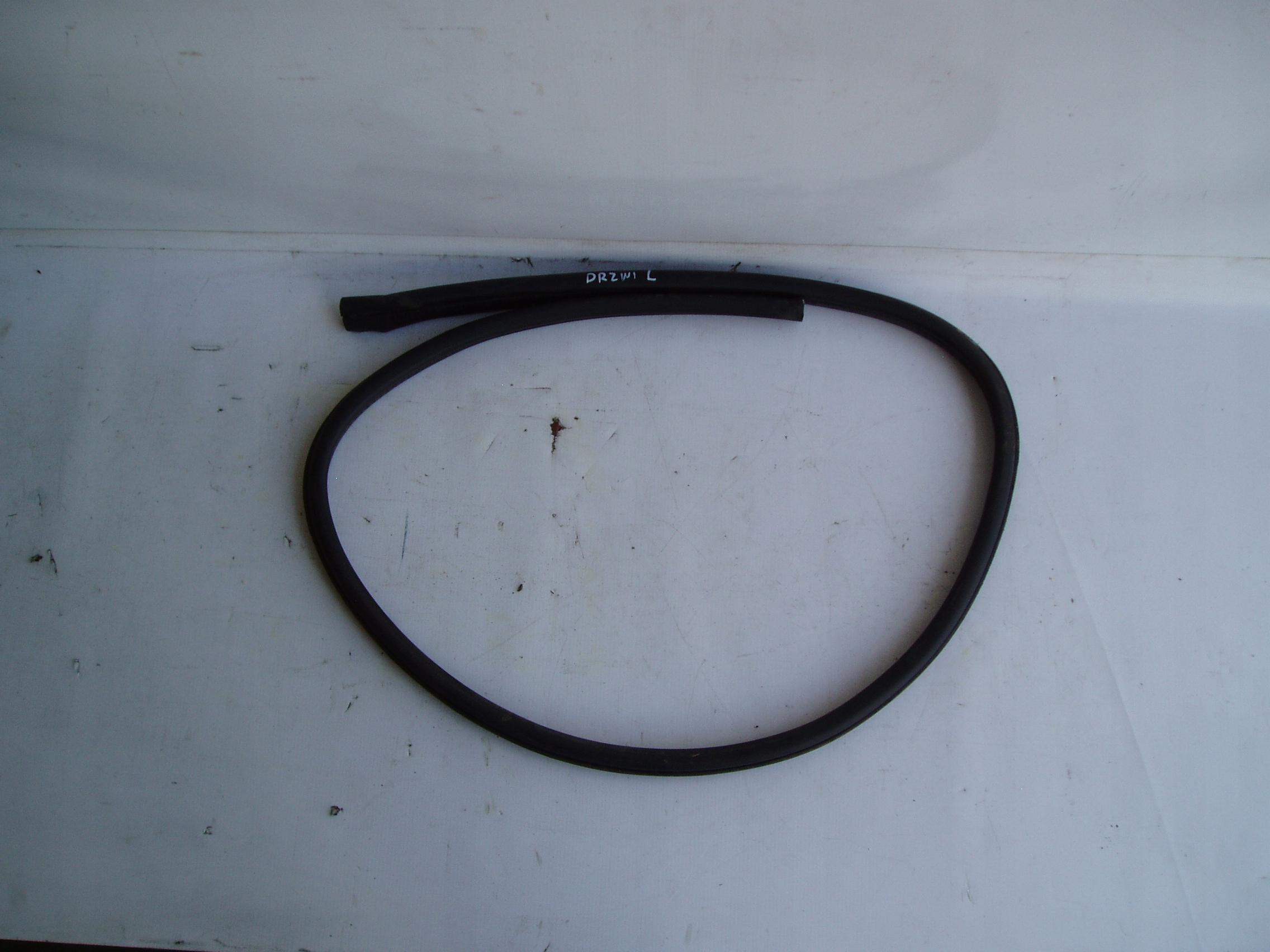 УЩІЛЬНЮВАЧ ЛІВИХ ДВЕРЕЙ PEUGEOT 307 CC