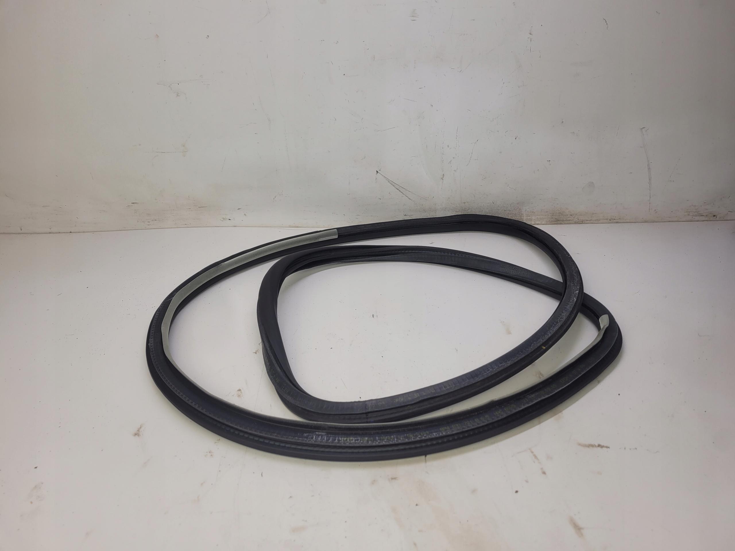 Ущільнення дверей ліве праве AUDI A3 8P4 8P4831721B