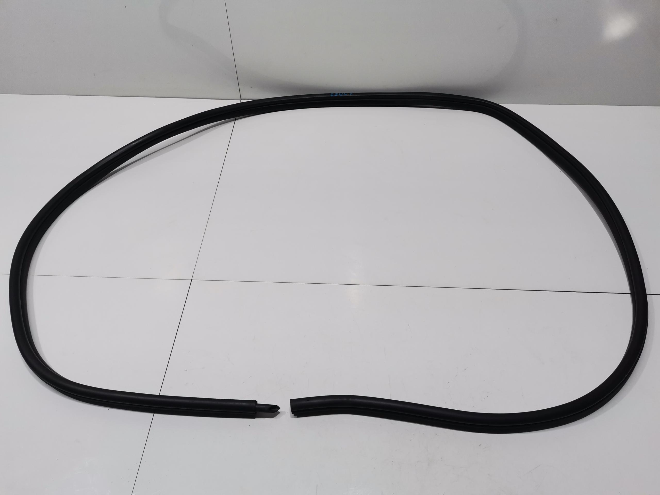 Уплотнение двери ПД л BMW E90 E91 резина