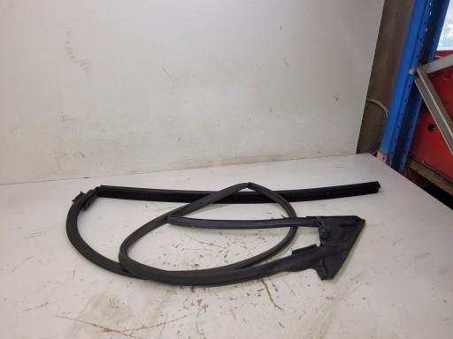 S4 B7 - Уплотнитель двери левый P AUDI A4 B6 CABRIO 8H0837911