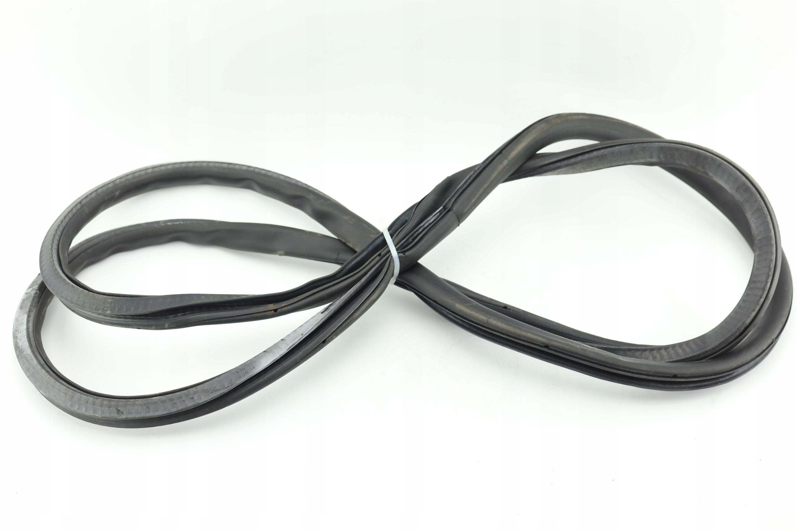 Ущільнення дверей лівий передній AUDI A4 B7