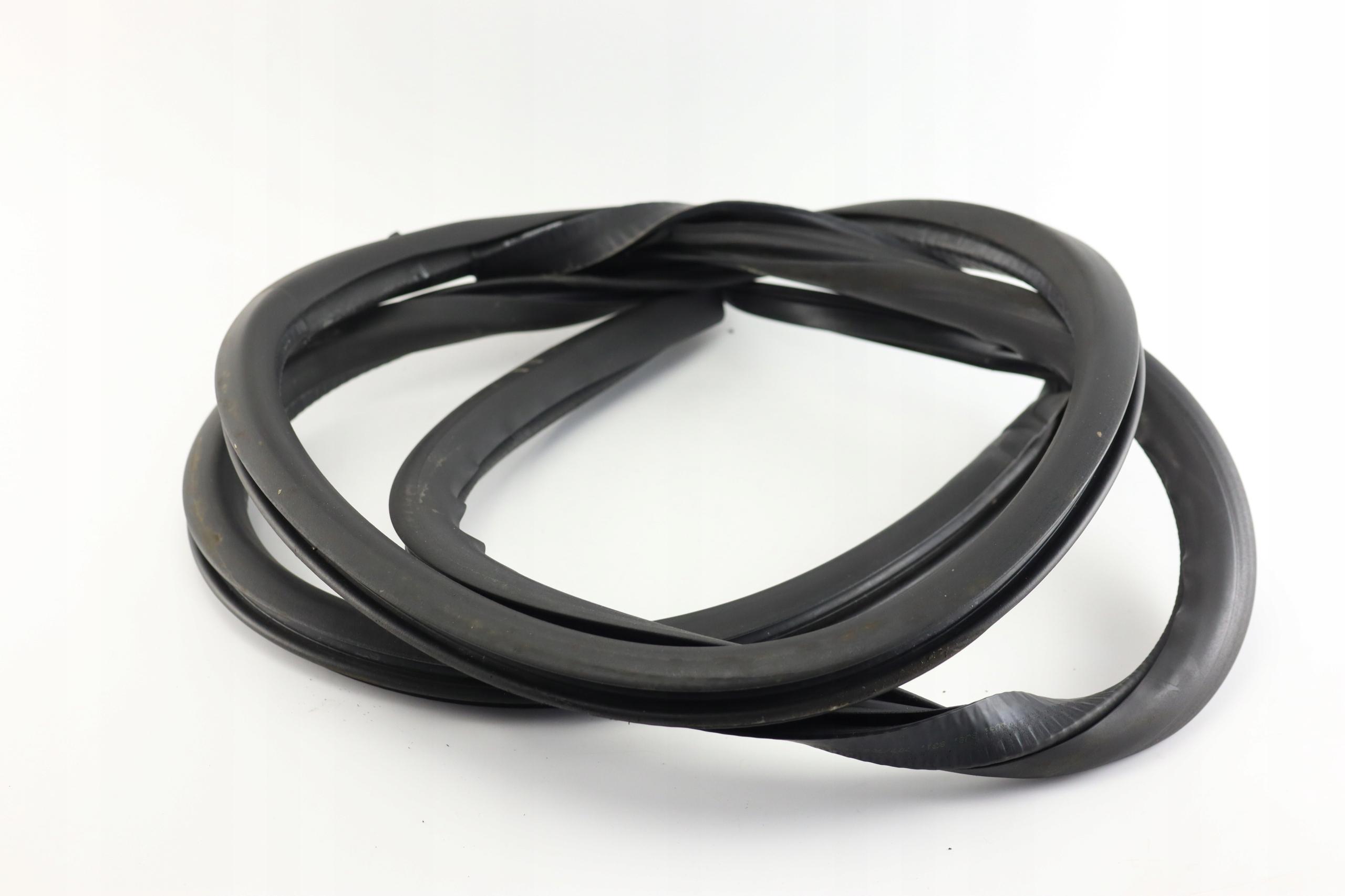 УПЛОТНЕНИЕ ПЕРЕДНЕЙ ЛЕВОЙ ДВЕРИ AUDI TT 8J (2006-2010)