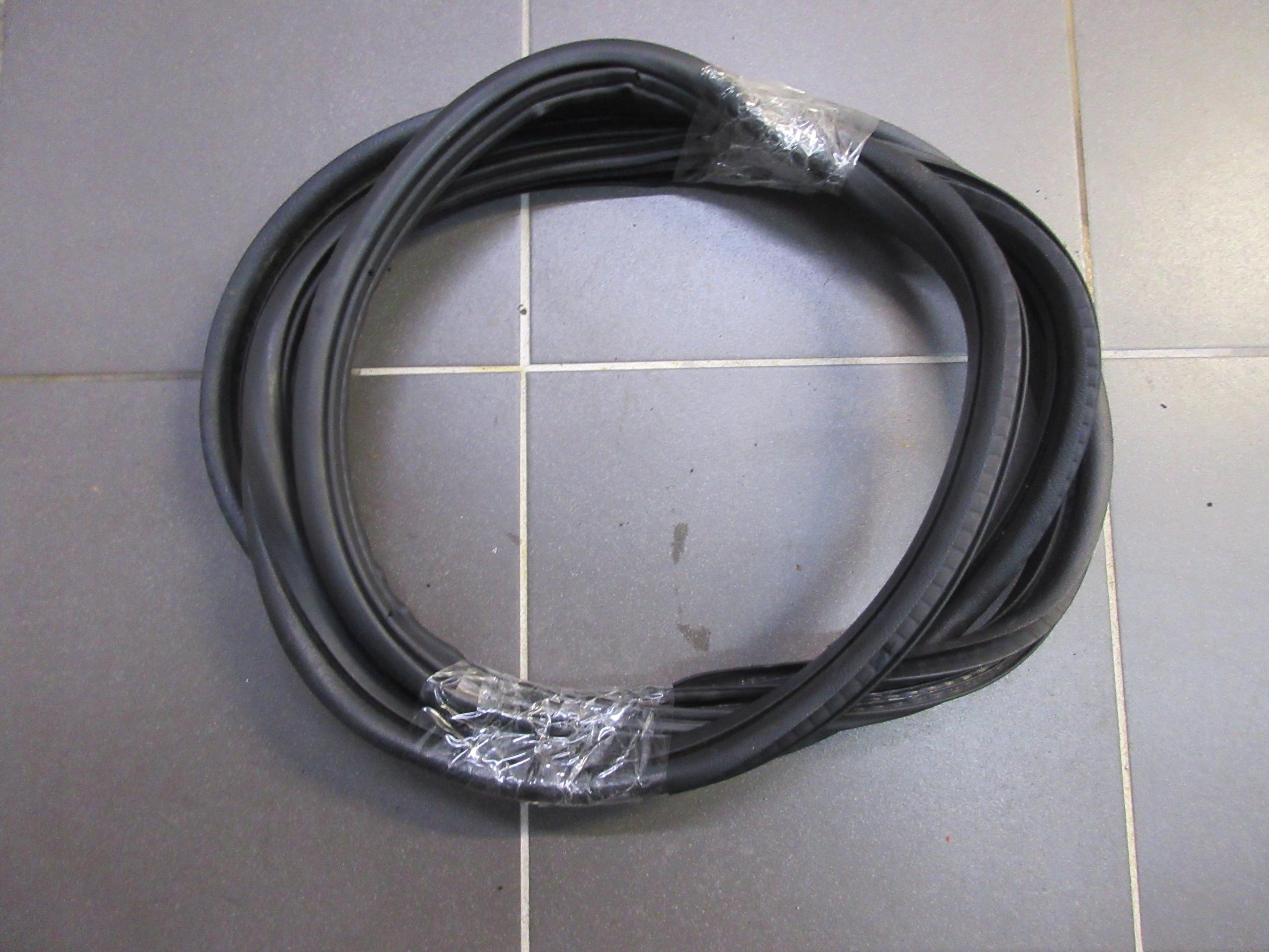 УЩІЛЬНЮВАЧ ДВЕРЕЙ ЛІВИЙ ПЕРЕДНІЙ CITROEN DS4