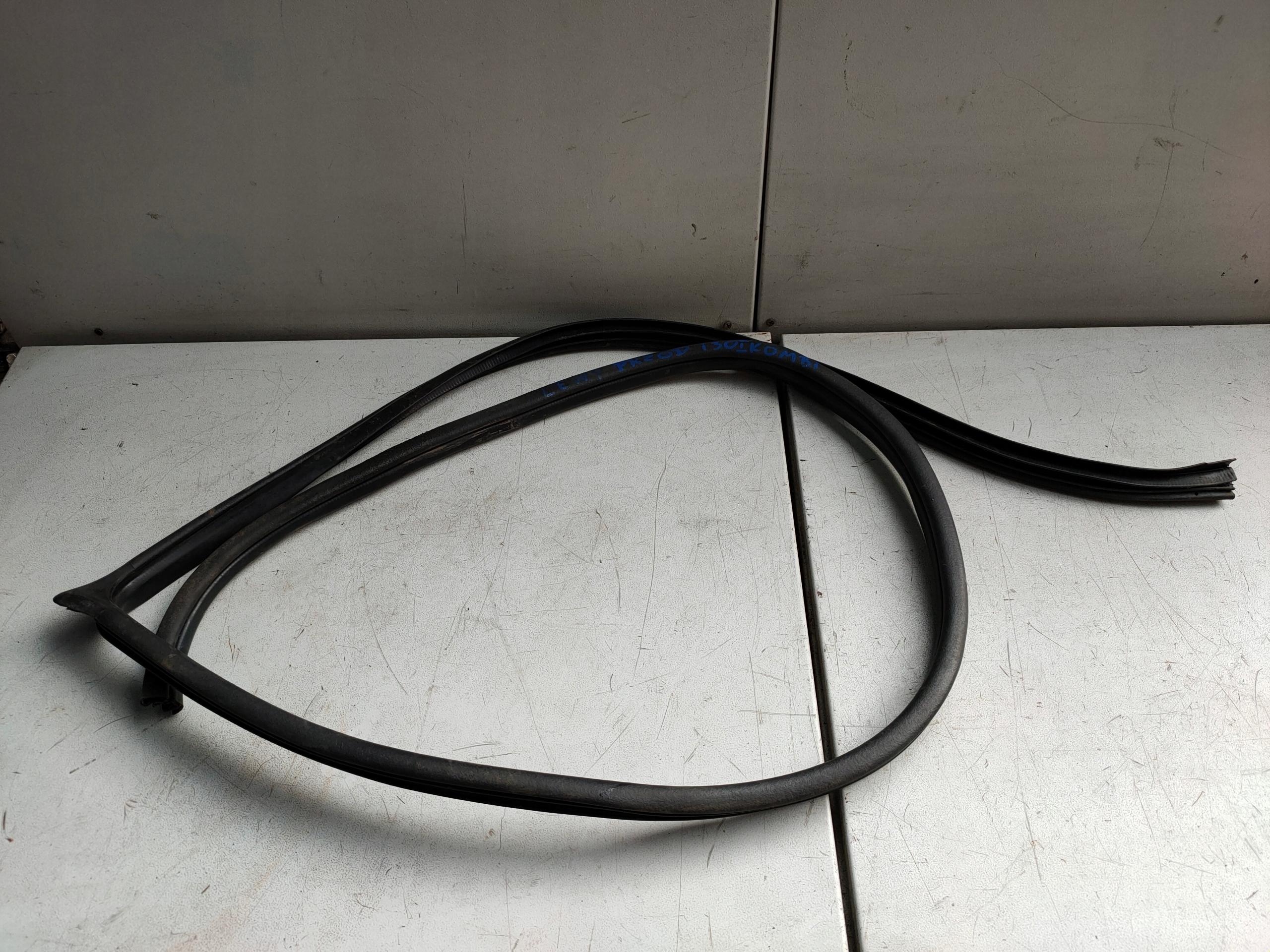 Уплотнитель двери передний левый Hyundai I30 универсал