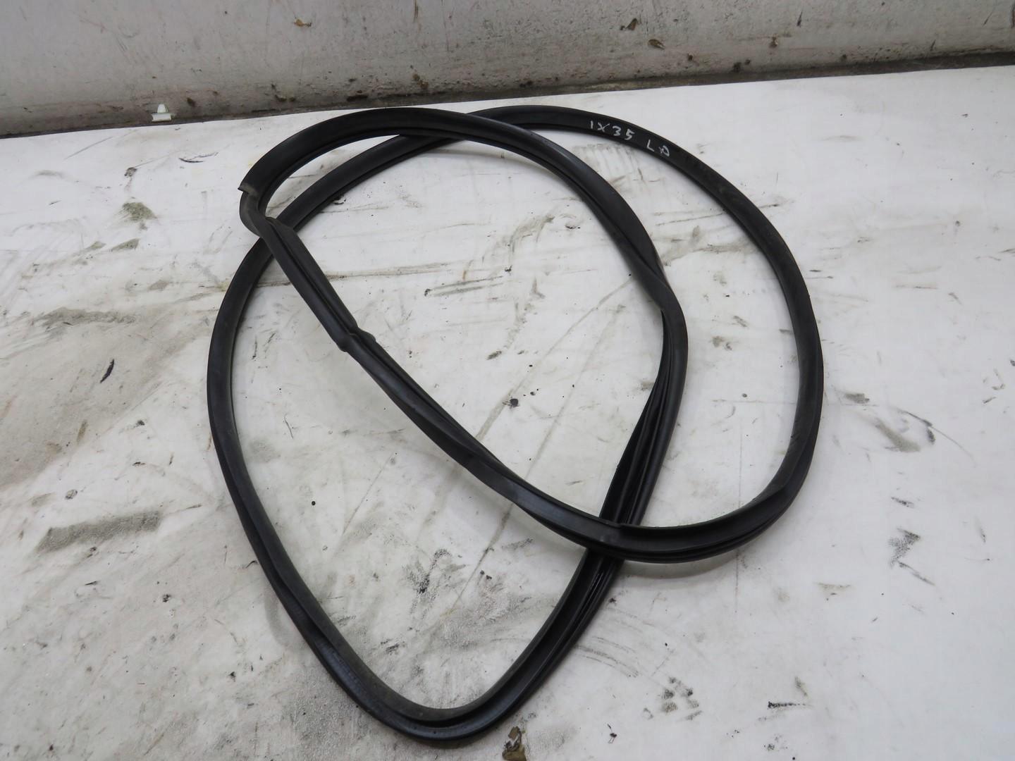 УЩІЛЬНЮВАЧ ДВЕРЕЙ ЛІВИЙ ПЕРЕДНІЙ HYUNDAI IX35