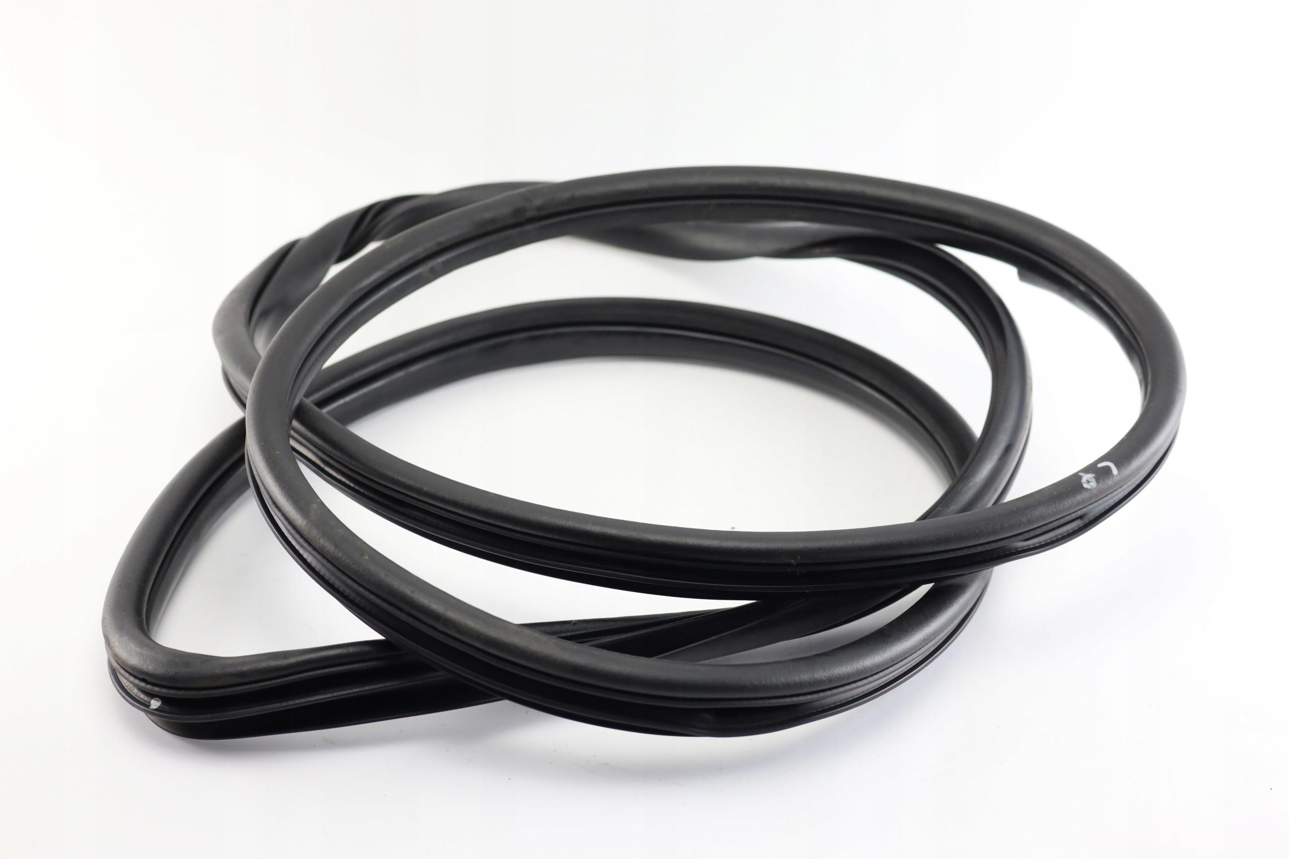 УПЛОТНИТЕЛЬ ДВЕРИ ЛЕВЫЙ ПЕРЕДНИЙ KIA SPORTAGE III