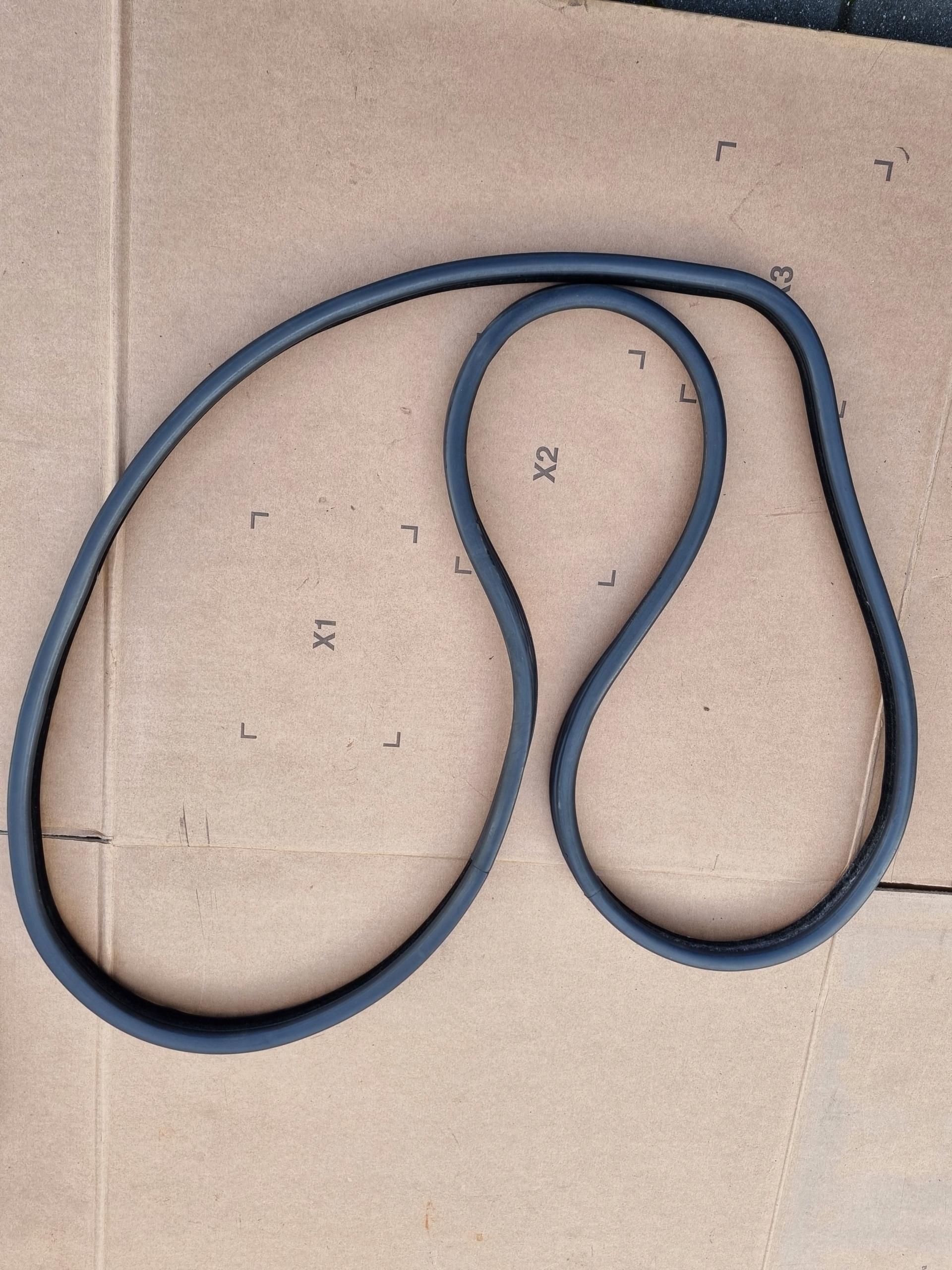 7305616 - Ущільнення дверей лівий передній водій BMW X5 E70